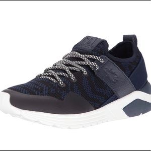 FLY London Woman’s Salo825fly fashion sneaker